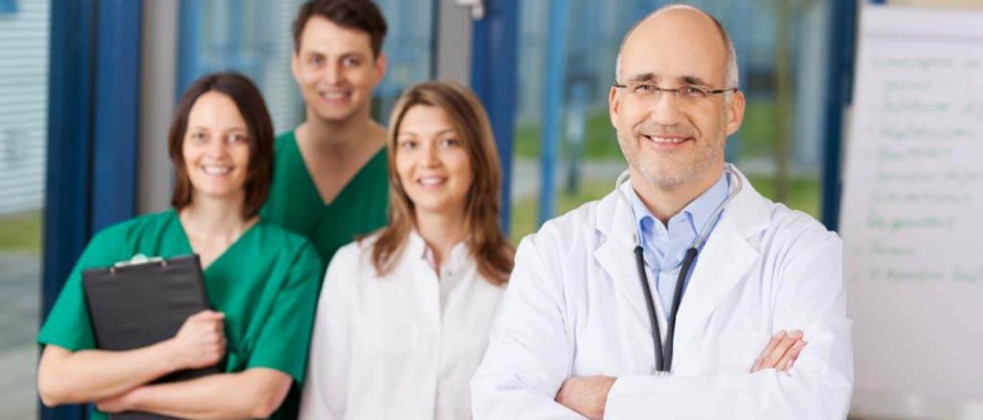 Ärzte und Pflegekräfte bilden ein komptetentes Team