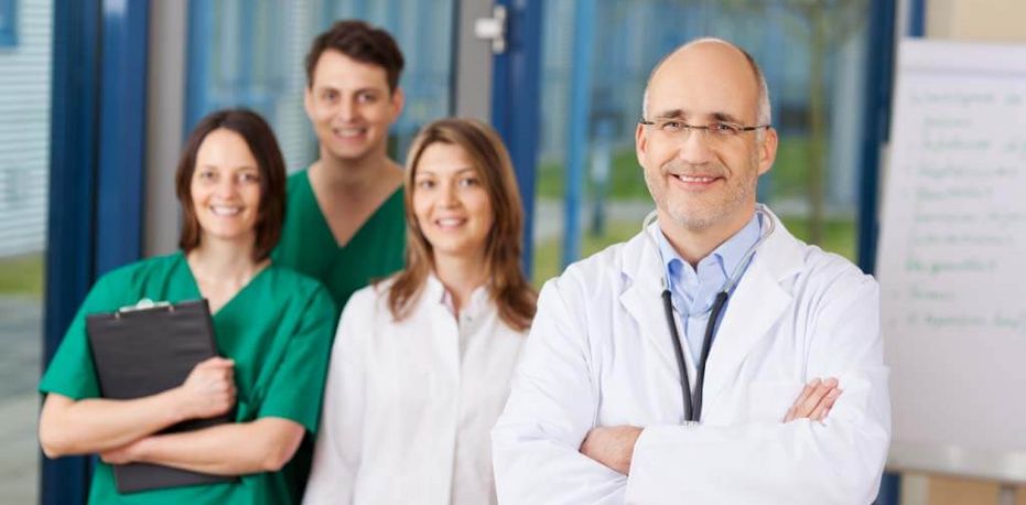Ärzte und Pflegekräfte bilden ein komptetentes Team