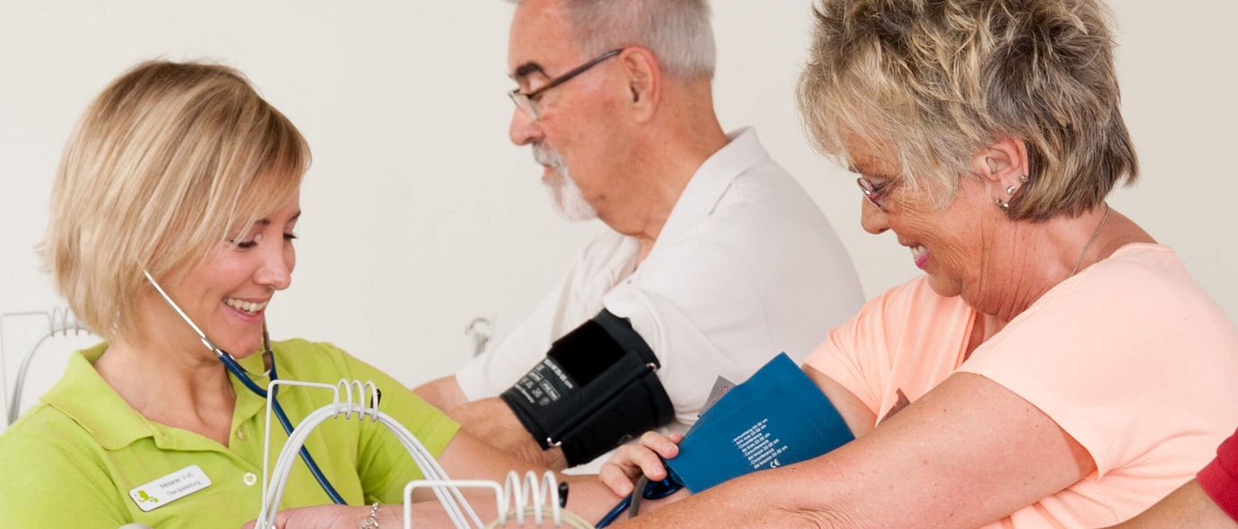 Patient und Patientin in der Ergotherapie
